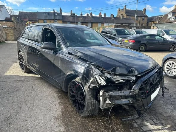 Black Audi SQ7 before repair